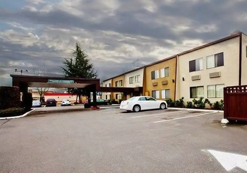 בית מלון כפרי Rodeway Inn