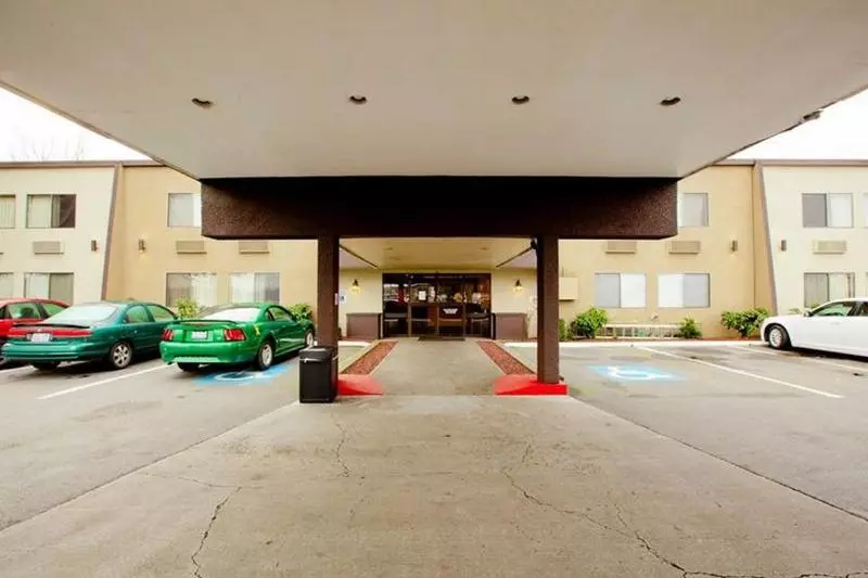 בית מלון כפרי Rodeway Inn