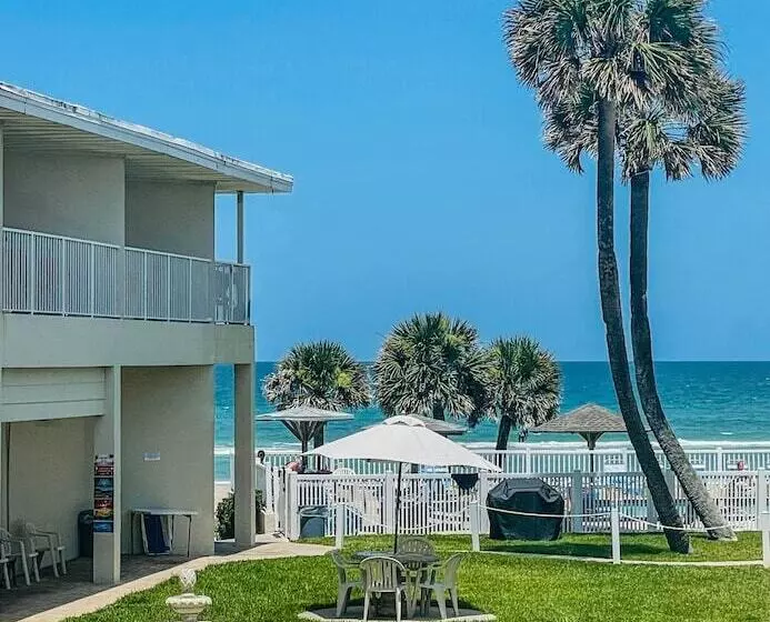 モーテル Ocean Court Beachfront