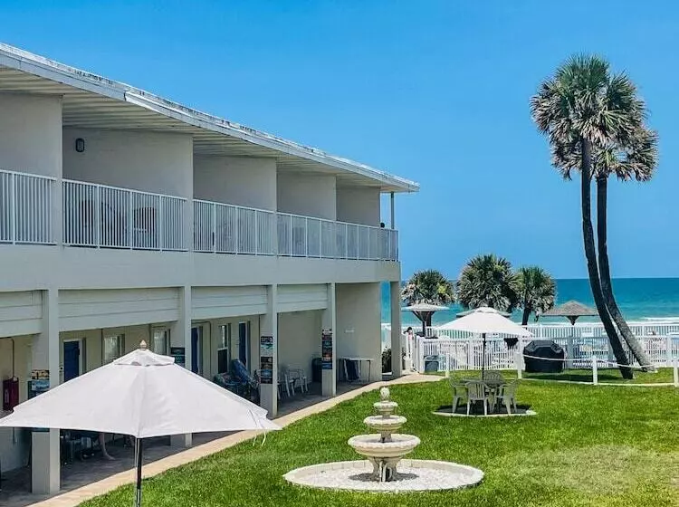 モーテル Ocean Court Beachfront