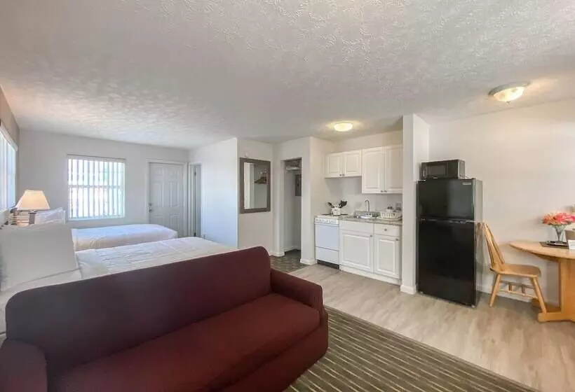 モーテル Ocean Court Beachfront