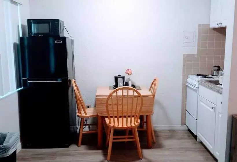 モーテル Ocean Court Beachfront