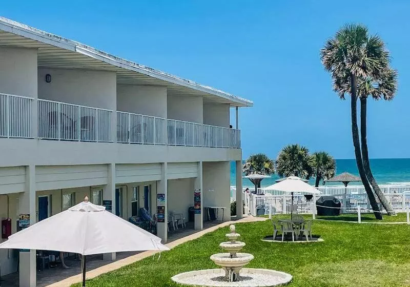 モーテル Ocean Court Beachfront