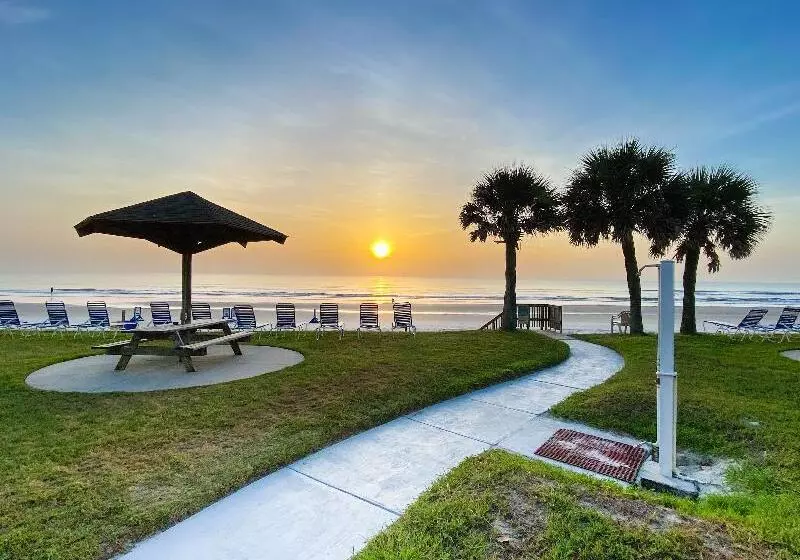 モーテル Ocean Court Beachfront