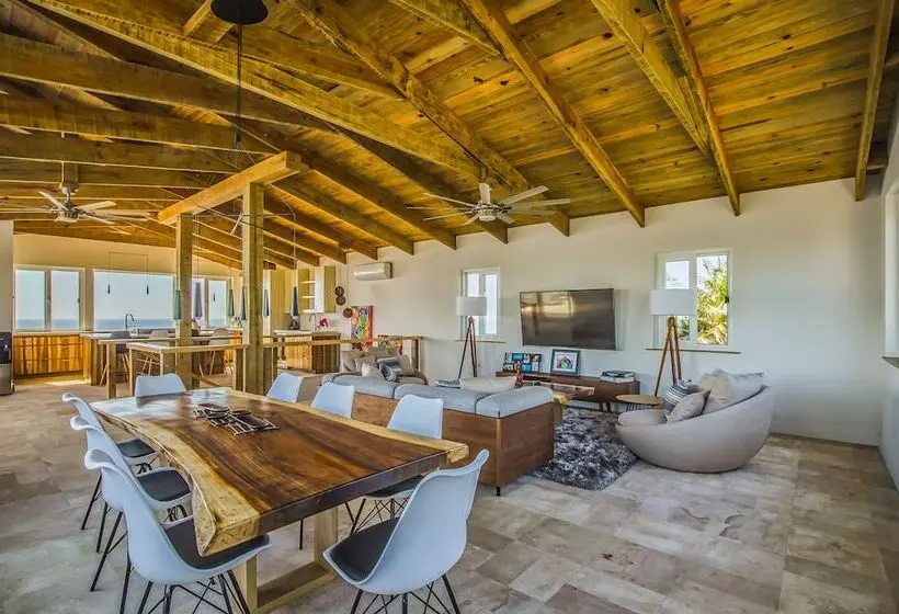 Villa Topaz