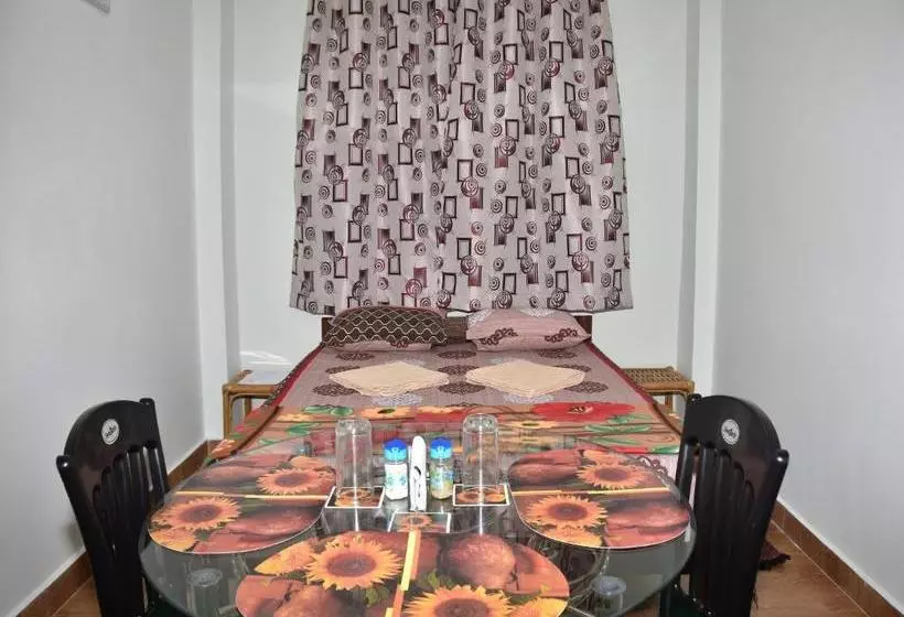 تختخواب و صبحانه The Lotus Home