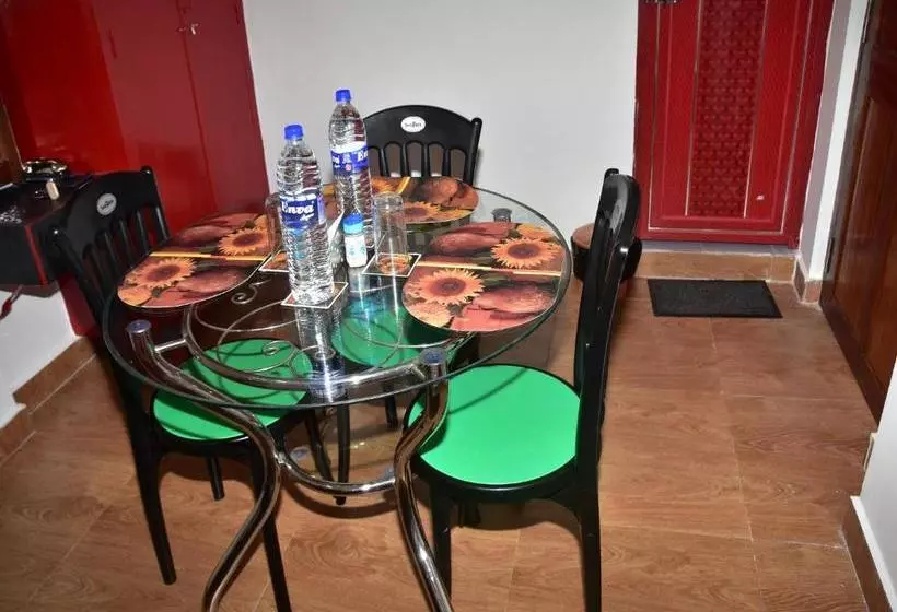 تختخواب و صبحانه The Lotus Home