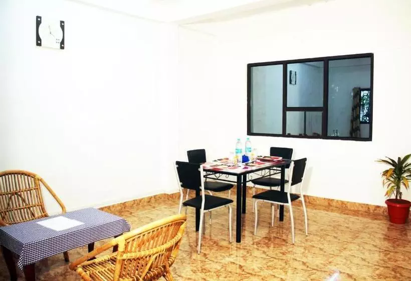 تختخواب و صبحانه The Lotus Home