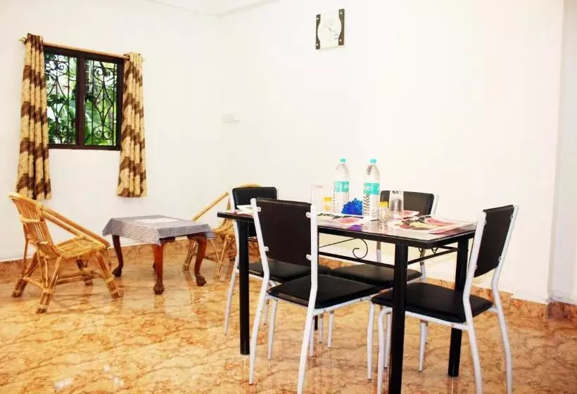 تختخواب و صبحانه The Lotus Home