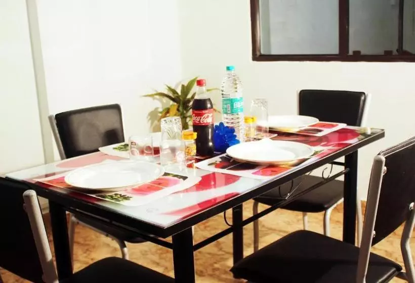 تختخواب و صبحانه The Lotus Home