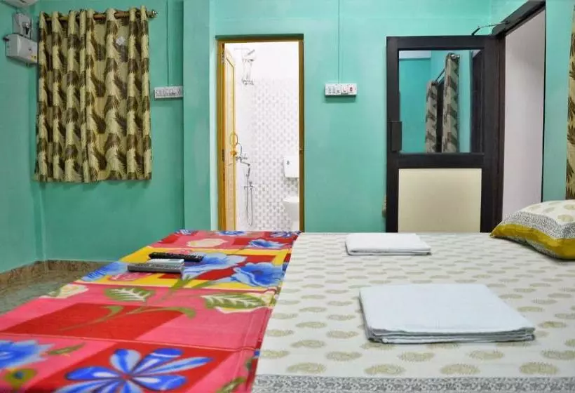 تختخواب و صبحانه The Lotus Home