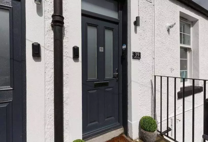 Dollar Apartments At 39