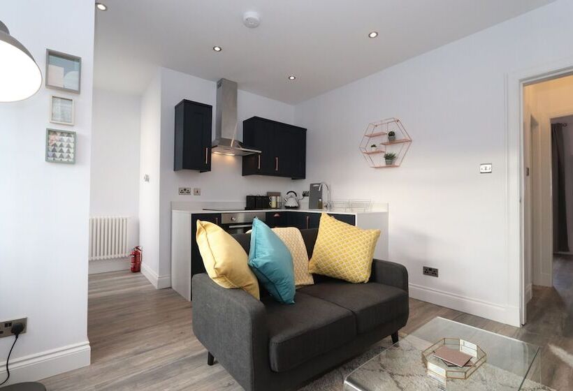 Dollar Apartments At 39