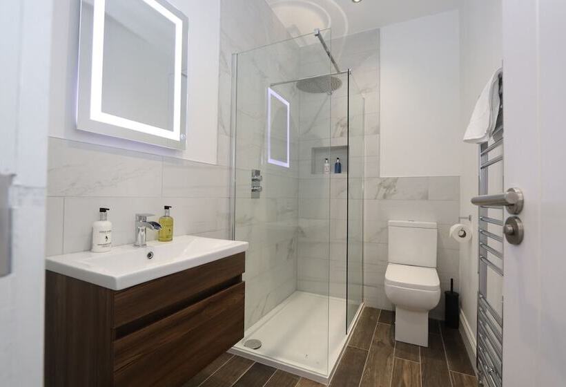 Dollar Apartments At 39