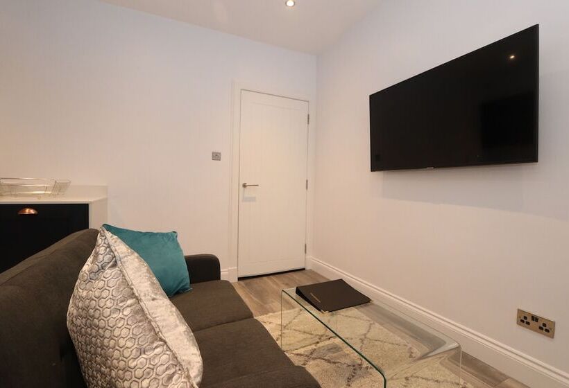 Dollar Apartments At 39