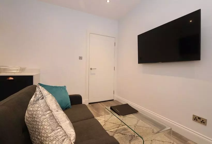 Dollar Apartments At 39