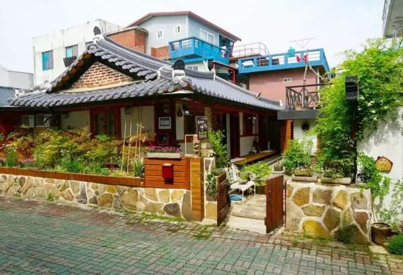 Jeonju Gyeonggijeonyeonga Hanok Pension