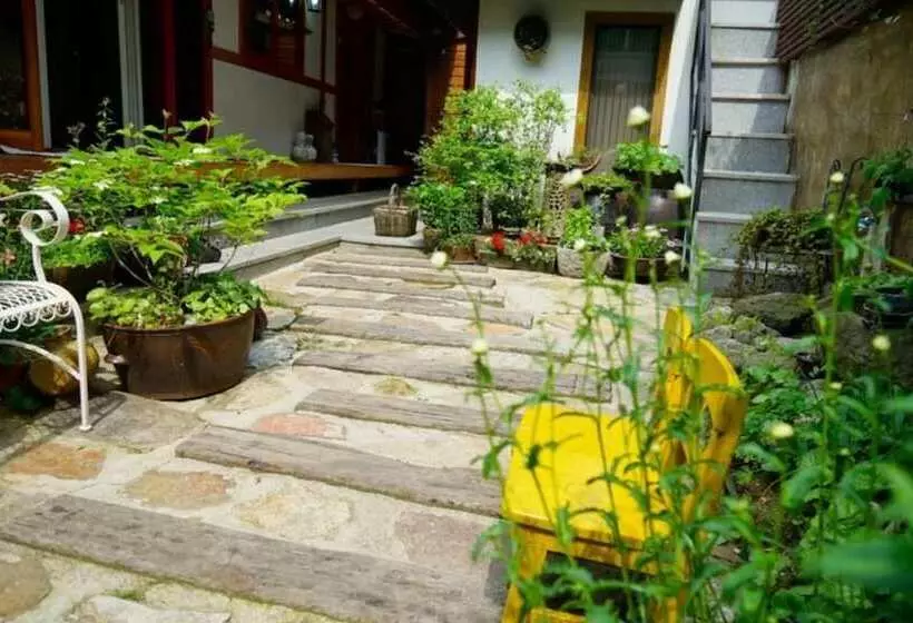 Jeonju Gyeonggijeonyeonga Hanok Pension