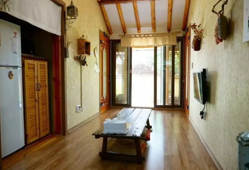Jeonju Gyeonggijeonyeonga Hanok Pension