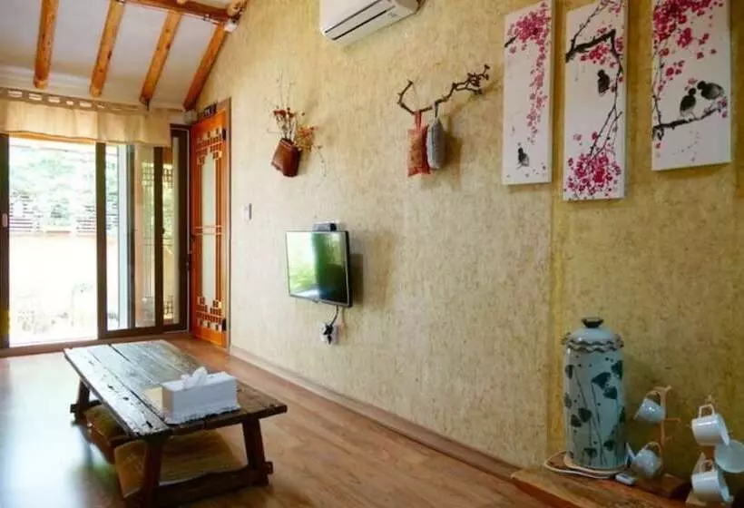Jeonju Gyeonggijeonyeonga Hanok Pension