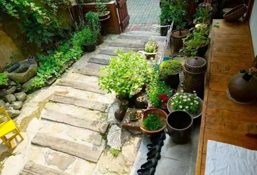 Jeonju Gyeonggijeonyeonga Hanok Pension