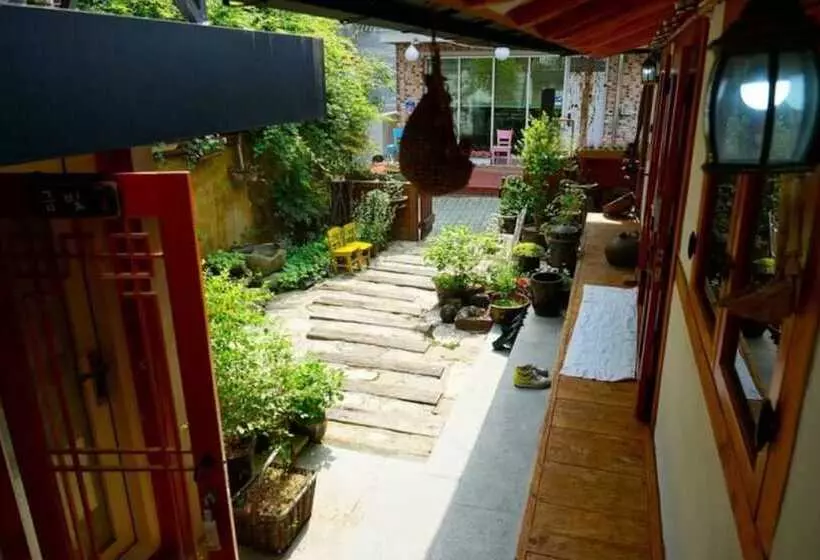 Jeonju Gyeonggijeonyeonga Hanok Pension
