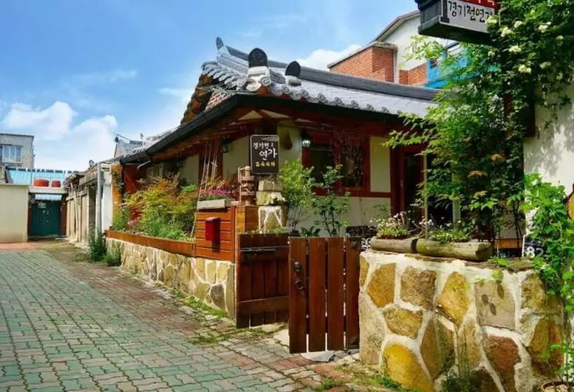 Jeonju Gyeonggijeonyeonga Hanok Pension