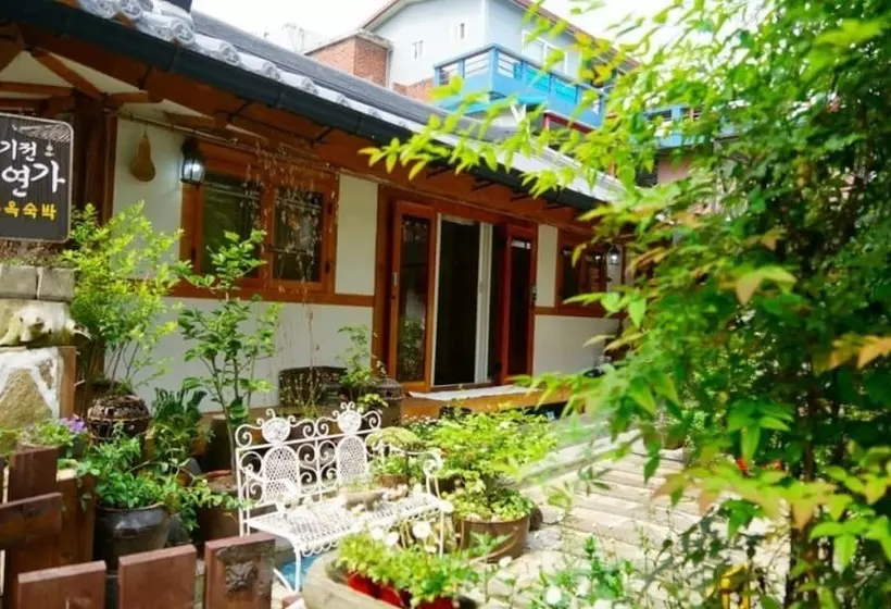 Jeonju Gyeonggijeonyeonga Hanok Pension