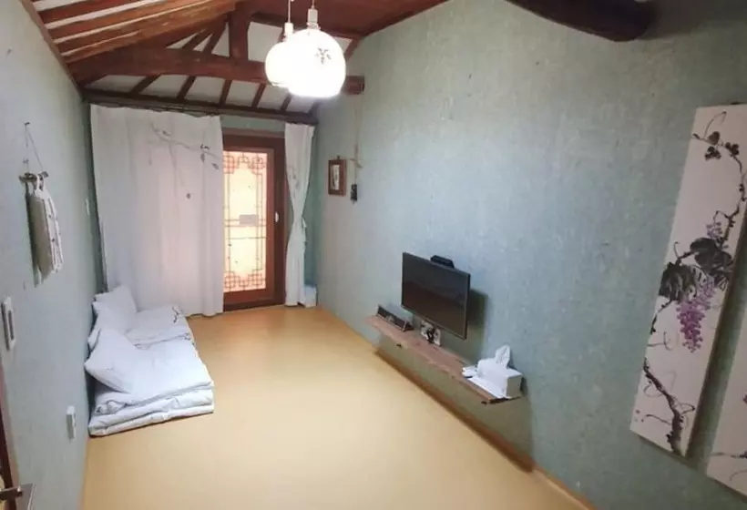 Jeonju Gyeonggijeonyeonga Hanok Pension