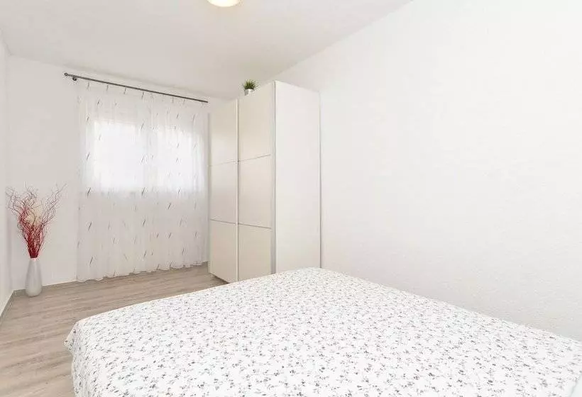 Apartment 1363