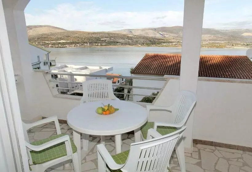 Apartments Iva