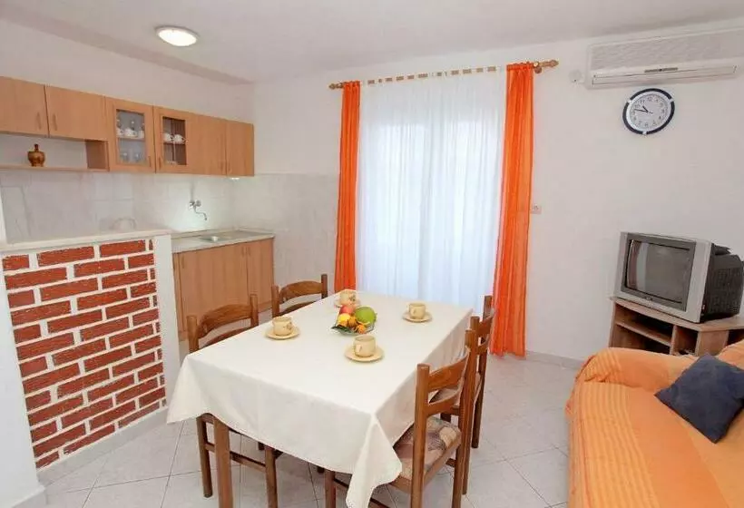 Apartments Iva