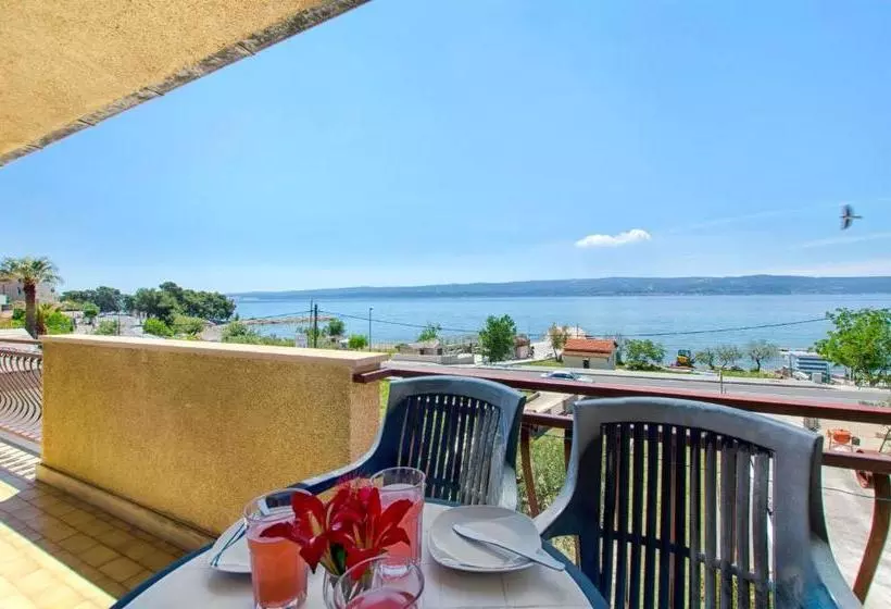 Hostel Guesthouse Mira