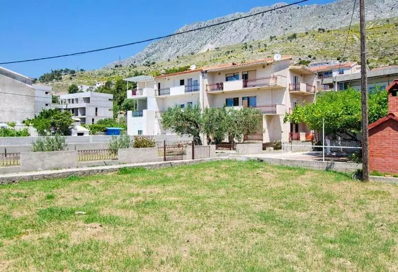 Hostel Guesthouse Mira