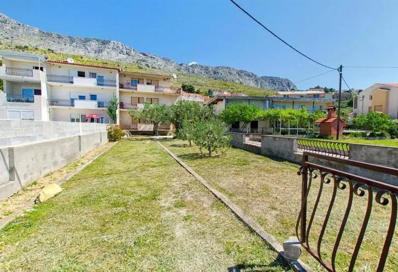 Hostel Guesthouse Mira