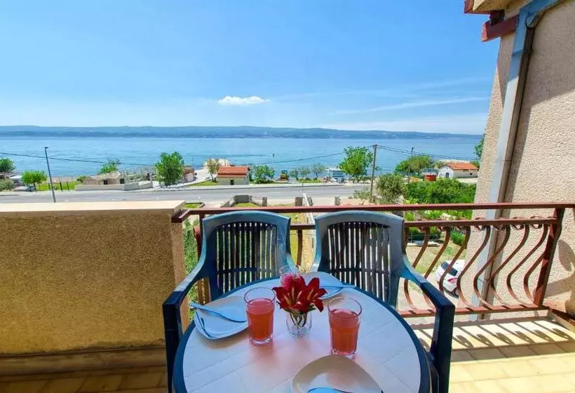 Hostel Guesthouse Mira