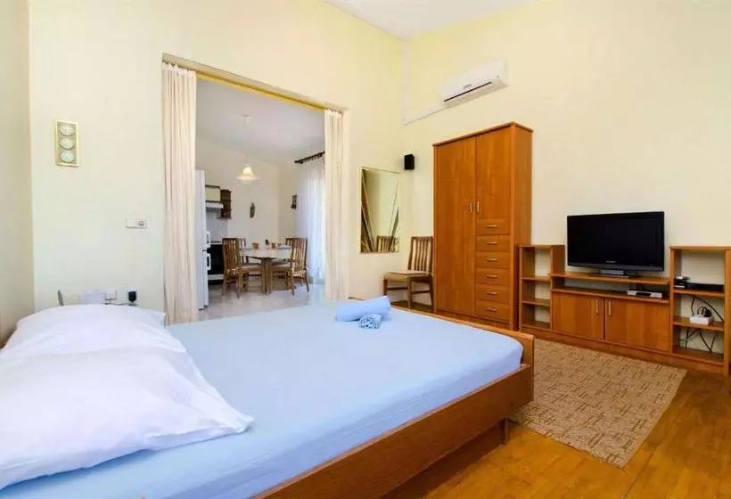 Hostel Guesthouse Mira