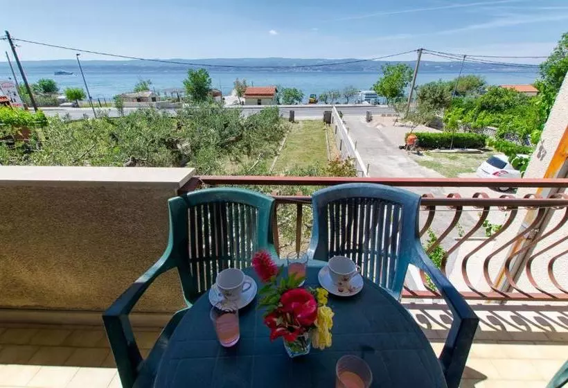 Hostel Guesthouse Mira