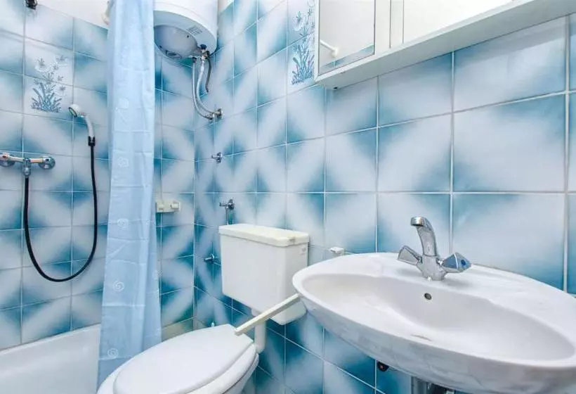 Hostel Guesthouse Mira