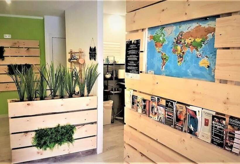 مسافرخانه Easy Sants By Bossh!