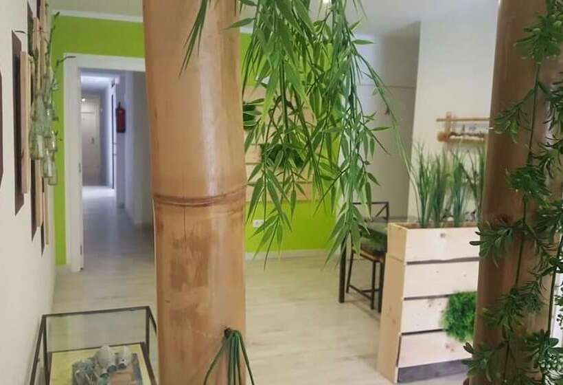 مسافرخانه Easy Sants By Bossh!