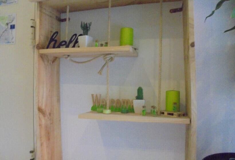 مسافرخانه Easy Sants By Bossh!