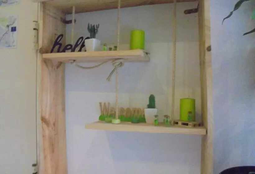مسافرخانه Easy Sants By Bossh!