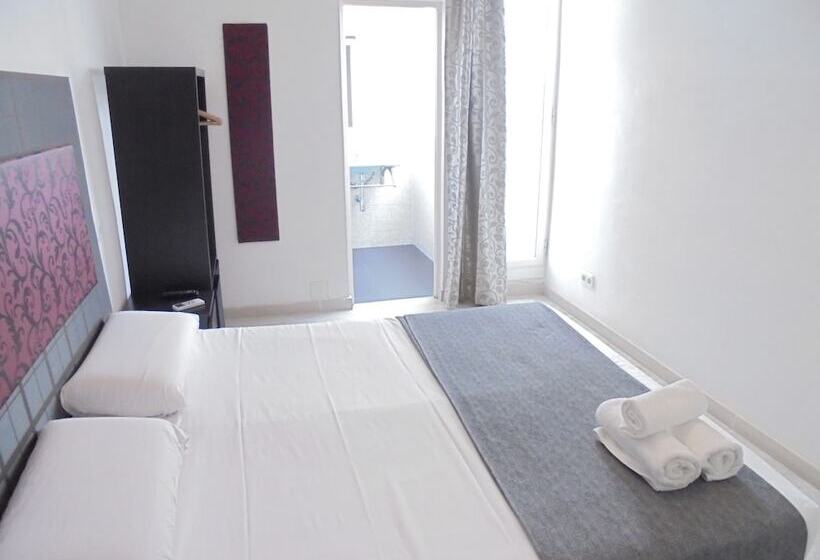 مسافرخانه Easy Sants By Bossh!