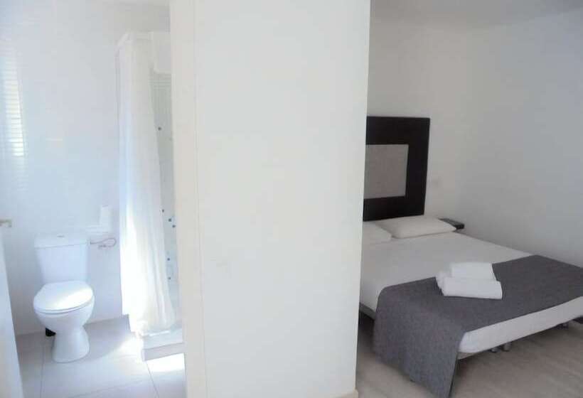 مسافرخانه Easy Sants By Bossh!