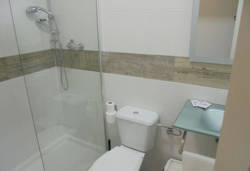 مسافرخانه Easy Sants By Bossh!