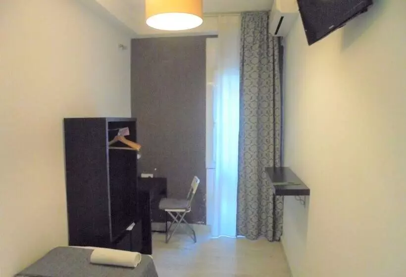 مسافرخانه Easy Sants By Bossh!