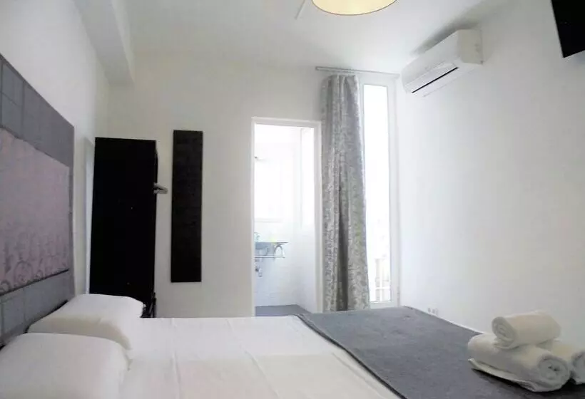 مسافرخانه Easy Sants By Bossh!