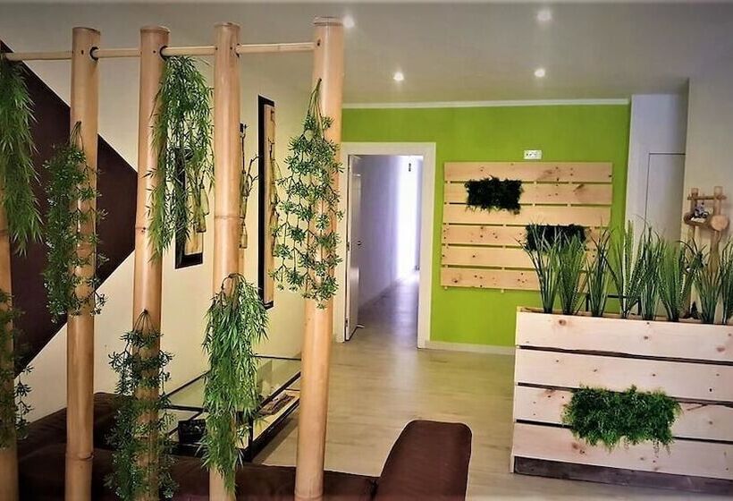 مسافرخانه Easy Sants By Bossh!