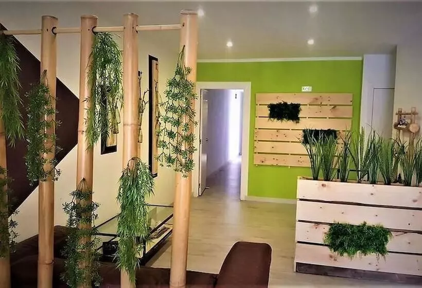 مسافرخانه Easy Sants By Bossh!